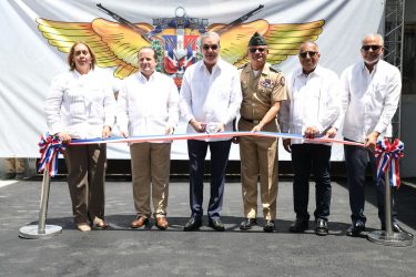 Abinader inaugura primera fase planta ensamblaje de vehículos