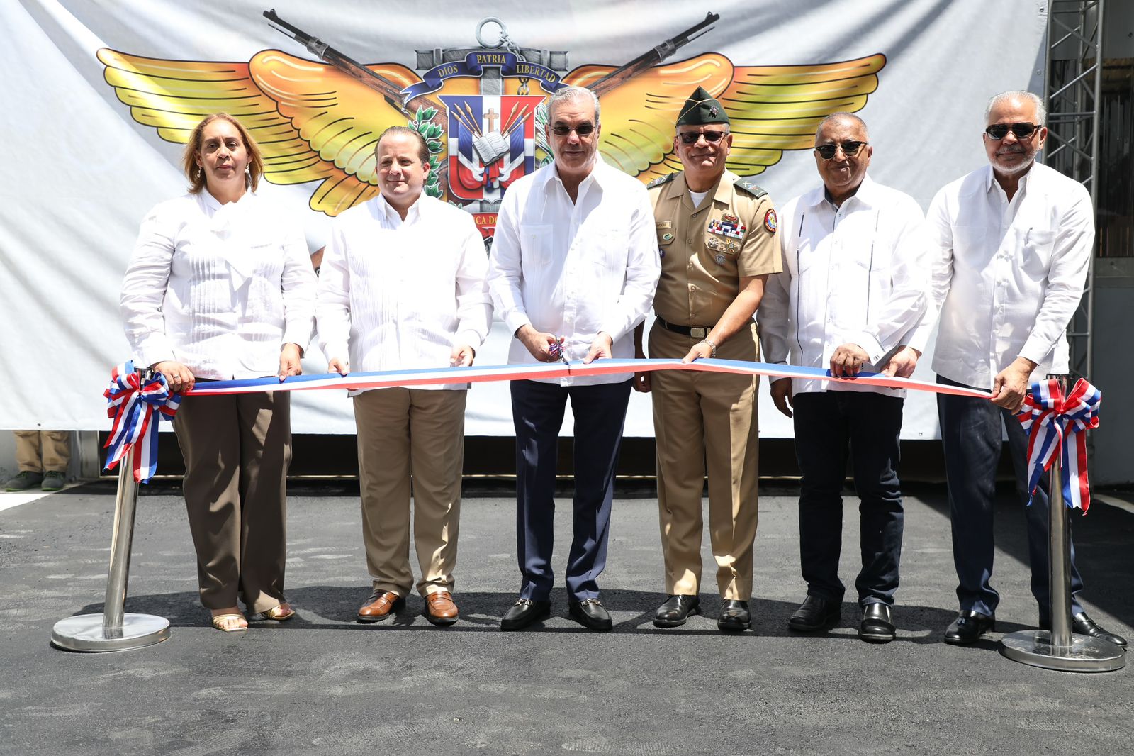 Abinader inaugura primera período planta ensamblaje de vehículos | AlMomento.net