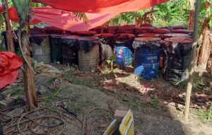 Santiago: Desmantelan fábrica clandestina alcohol adulterado Santiago: Desmantelan fábrica clandestina alcohol adulterado