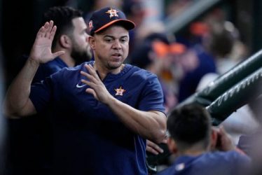 Leones anuncian al boricua Alex Cintrón como dirigente 2025