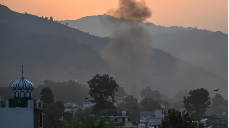 India bombardea supuestas bases terroristas en Pakistán imagen