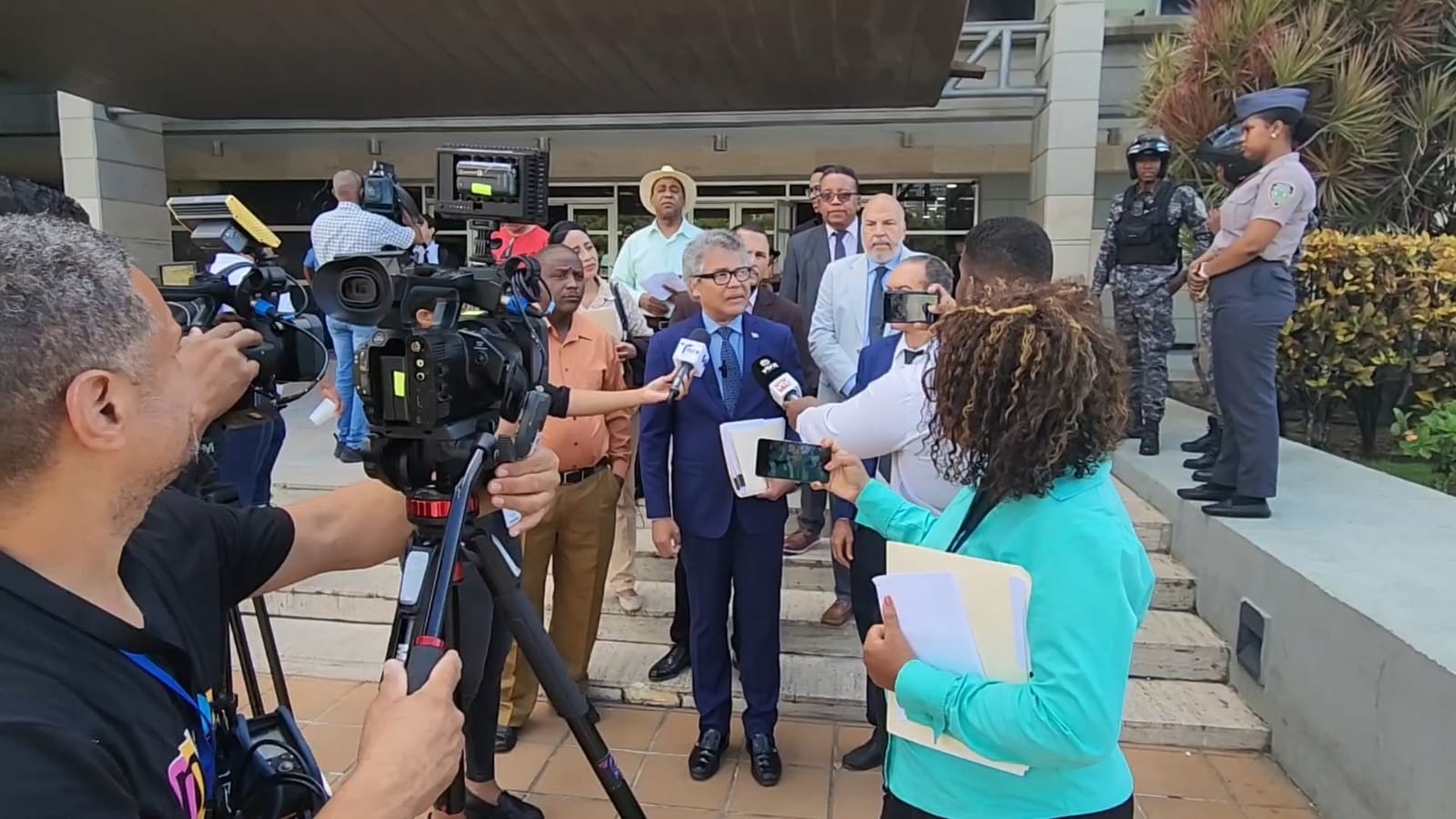 Carlos Peña y GENS demandan a Ministro de Medioambiente imagen
