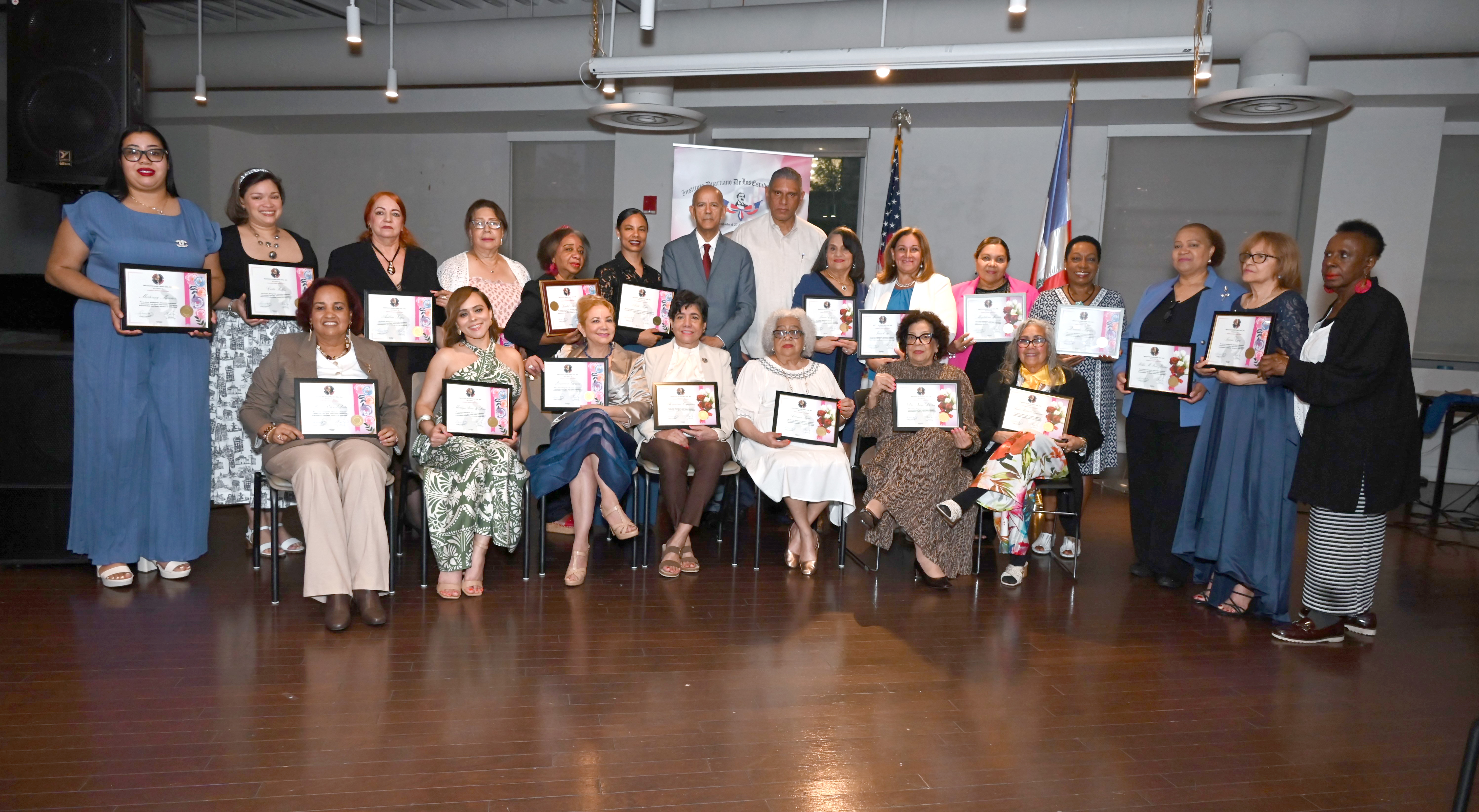 NY: Instituto Duartiano en EU homenajea madres dominicanas imagen