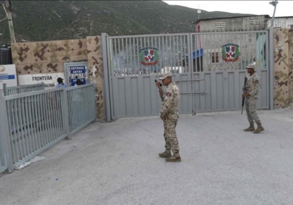 Grupo armado toma control de aduanas haitiana en la frontera