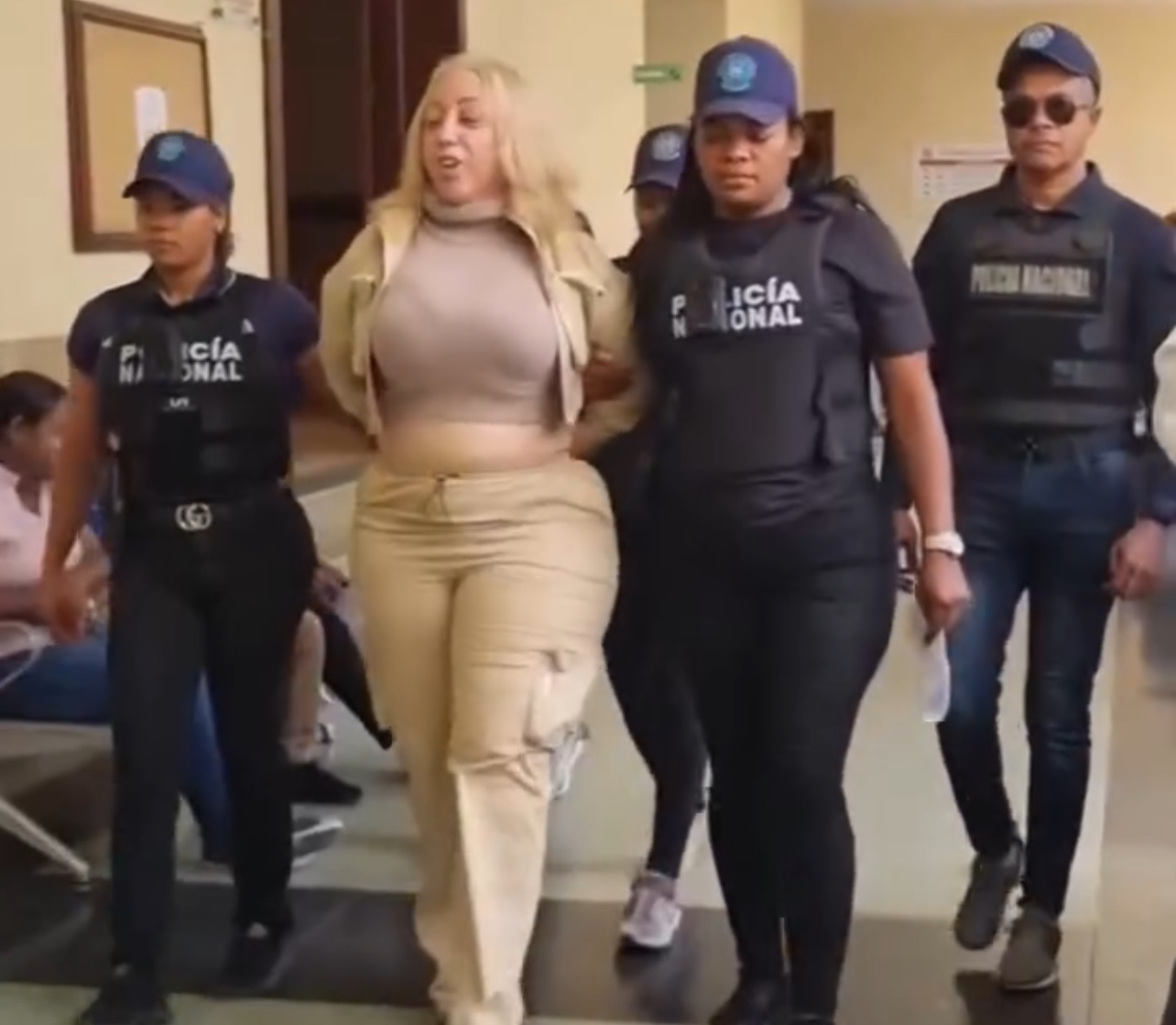 Arrestan comunicadora Claudia Pérez «La Tora» por “rebeldía” Arrestan comunicadora Claudia Pérez «La Tora» por “rebeldía”