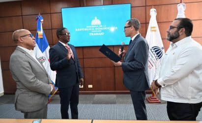 Ministro Trabajo juramentan Agustín Burgos en la Dirección Ejecutiva del IDOPPRIL Ministro Trabajo juramentan Agustín Burgos en la Dirección Ejecutiva del IDOPPRIL