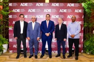 Expertos destacan exigencias de transición energética en la RD Expertos destacan exigencias de transición energética en la RD