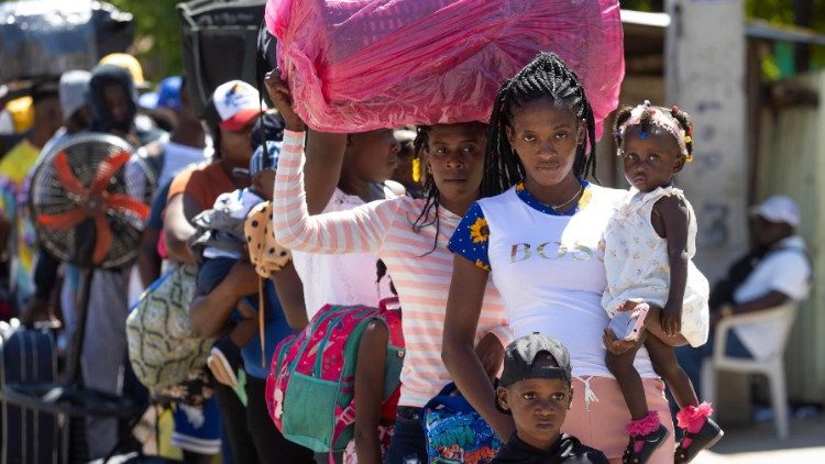 Vaticano dice RD ha «agravado» la crisis humanitaria de Haití imagen