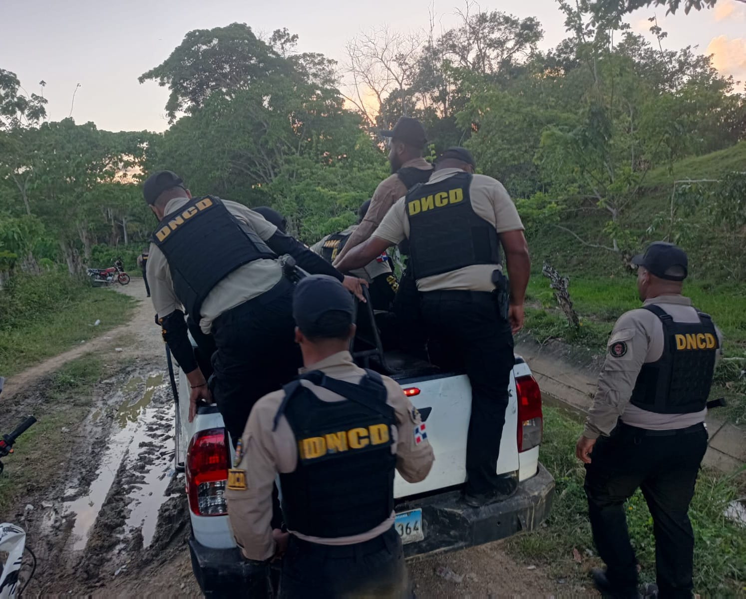 DNCD detiene diez hombres y ocupa drogas en el Noroeste RD DNCD detiene diez hombres y ocupa drogas en el Noroeste RD