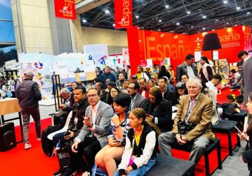 COLOMBIA: Marino Berigüete presenta poemario “Tras la puerta”