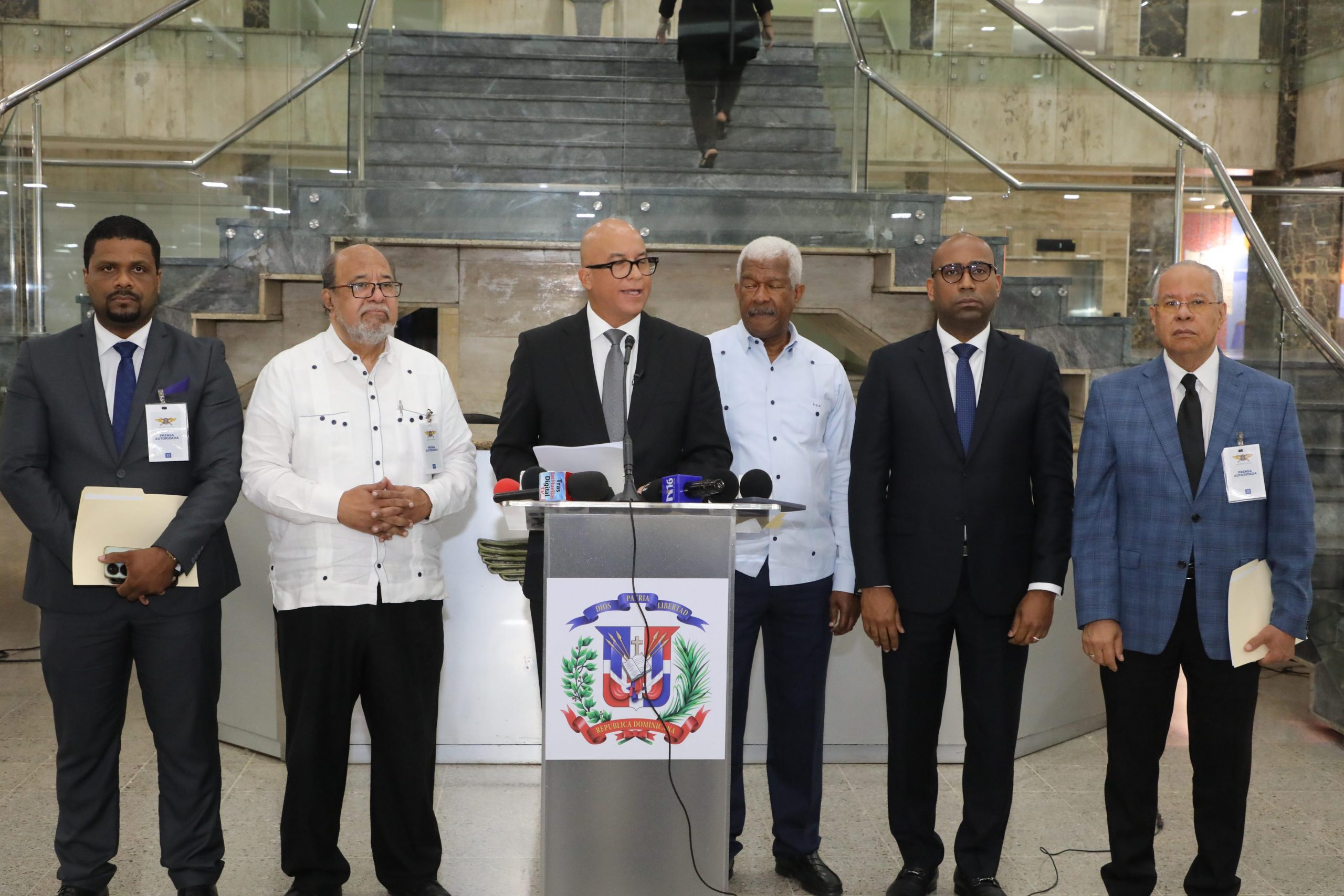 Abinader y los ex presidentes acuerdan medidas sobre Haití Abinader y los ex presidentes acuerdan medidas sobre Haití