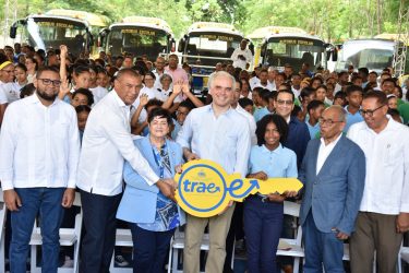 Ministerio Educación entrega 36 autobuses escolares en El Seibo Ministerio Educación entrega 36 autobuses escolares en El Seibo