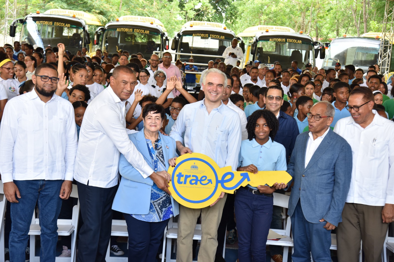 Ministerio Educación entrega 36 autobuses escolares en El Seibo Ministerio Educación entrega 36 autobuses escolares en El Seibo