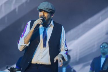 PUERTO RICO: Juan Luis Guerra fomenta reciclaje de plásticos