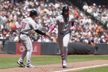Ketel Marte pega dos jonrones Ketel Marte pega dos jonrones