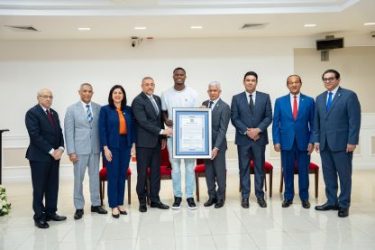 Senado reconoce al medallista olímpico boxeo Cristian Pinales