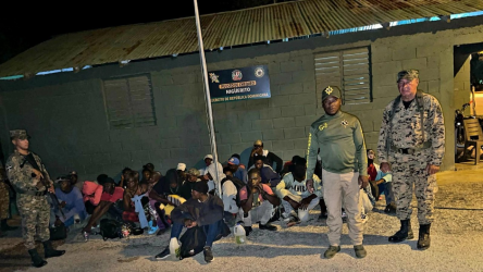 Ejército intercepta 32 haitianos indocumentados en Elias Piña