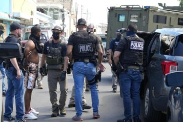 P. RICO: Dominicanos pasan el Niágara en bicicleta por asedio ICE P. RICO: Dominicanos pasan el Niágara en bicicleta por asedio ICE
