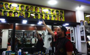ECUADOR: Dominicano Yael Jiménez, pionero de la barbería moderna