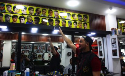 ECUADOR: Dominicano Yael Jiménez, pionero en barbería moderna