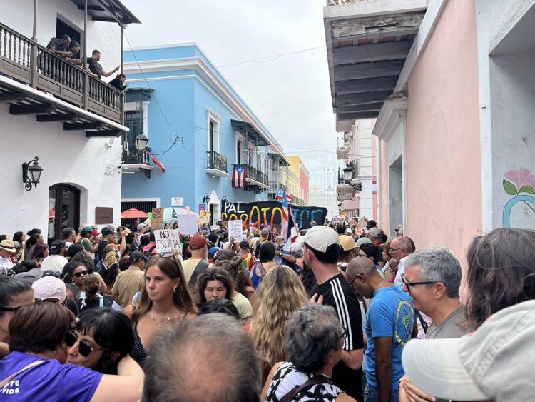PUERTO RICO: Protestan contra redadas migratorias | AlMomento.net PUERTO RICO: Protestan contra redadas migratorias | AlMomento.net
