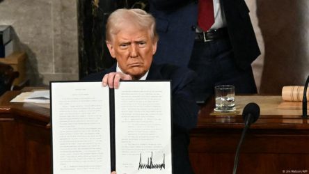 Trump sopesa añadir 36 países a prohibición de entrada a EE.UU. Trump sopesa añadir 36 países a prohibición de entrada a EE.UU.