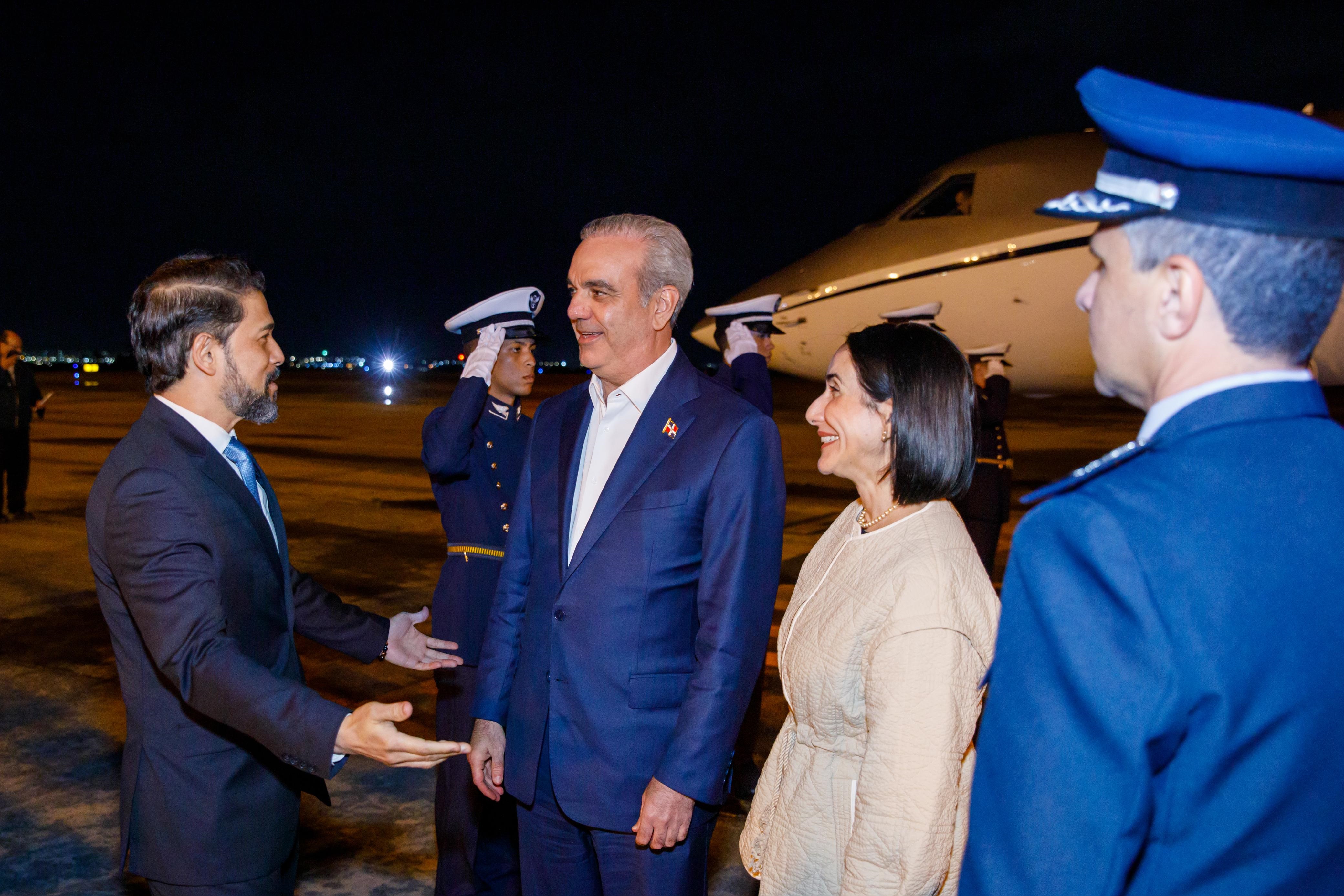 El Presidente dominicano llegó la noche de este jueves a Brasil imagen