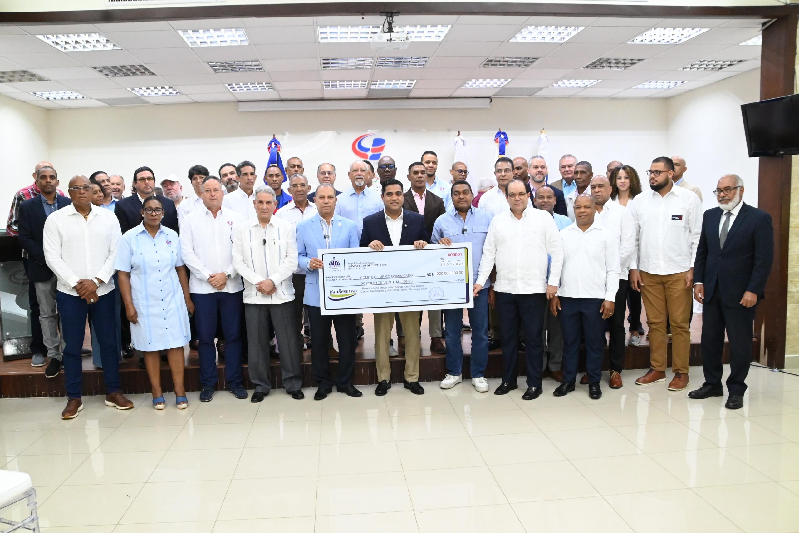 Gobierno entrega 220 millones de pesos para deportistas JCC26 imagen
