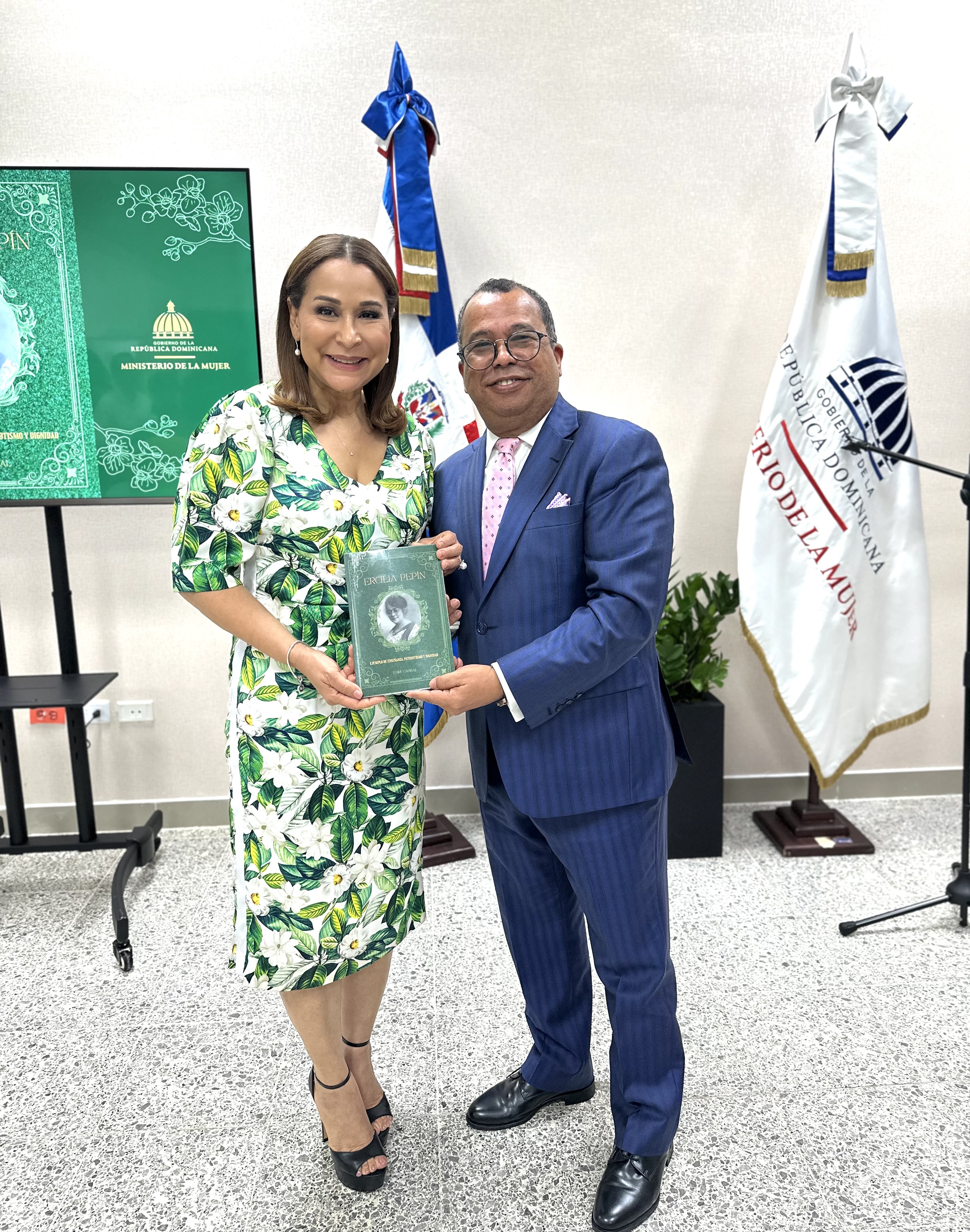 Ministerio de la Mujer pone a circular libro sobre Ercilia Pepín imagen