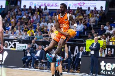 Dominicano Jean Montero guía triunfo Valencia basket español