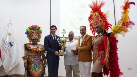 Entregan premios anuales a los ganadores del Carnaval 2025 Entregan premios anuales a los ganadores del Carnaval 2025