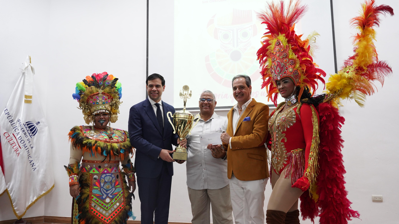 Entregan premios anuales a los ganadores del Carnaval 2025 | AlMomento.net Entregan premios anuales a los ganadores del Carnaval 2025 | AlMomento.net
