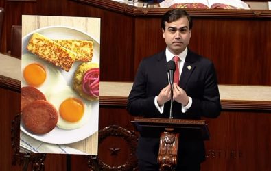 P. RICO: Comisionado denuncia tres golpes de traición” a inmigrantes