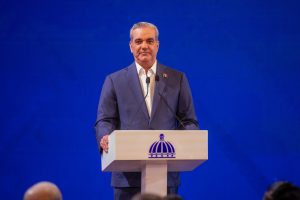 Abinader llama a los aspirantes presidenciales PRM respetar ley