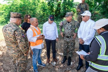 Ministro dominicano Defensa supervisa mercado binacional Ministro dominicano Defensa supervisa mercado binacional