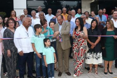 Club Los Prados inaugura galería de expresidentes