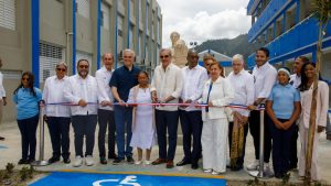 Abinader entrega varias obras y asfaltado de calles en Constanza