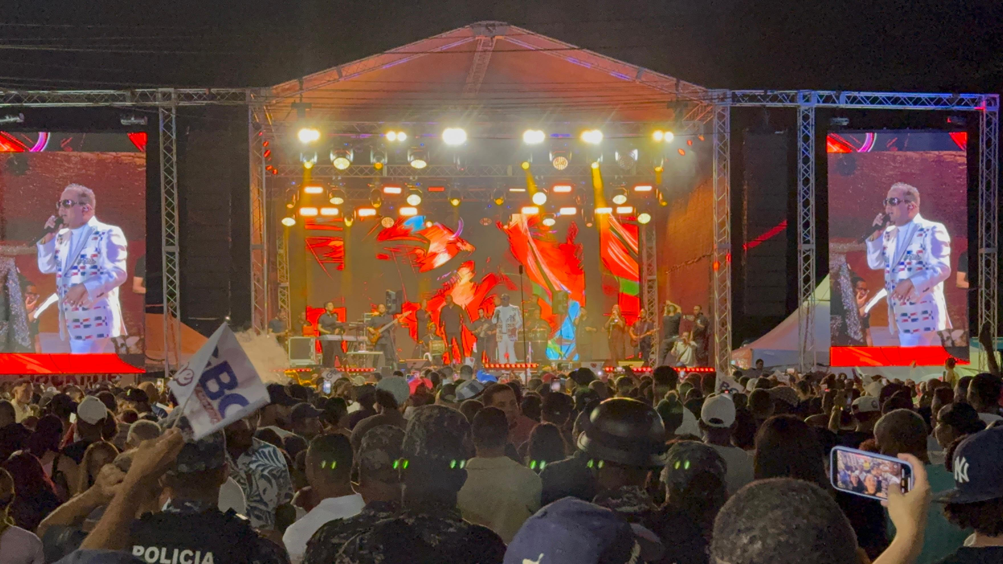 Héctor Acosta presenta exitoso concierto artístico en Bonao imagen