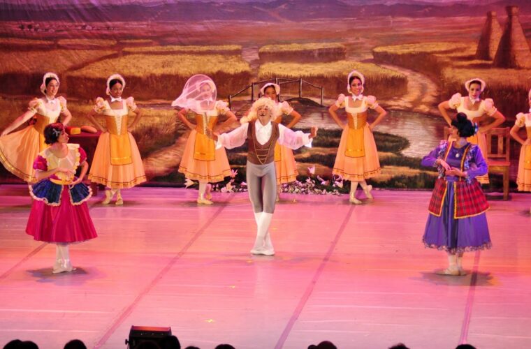 Ballet Studio Presentó ” La chica mal guardada ” en Bellas Artes | Almomento.net Ballet Studio Presentó ” La chica mal guardada ” en Bellas Artes | Almomento.net