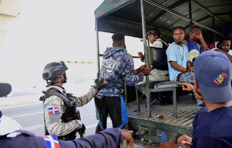 R. Dominicana repatria a otros 1,399 haitianos indocumentados R. Dominicana repatria a otros 1,399 haitianos indocumentados