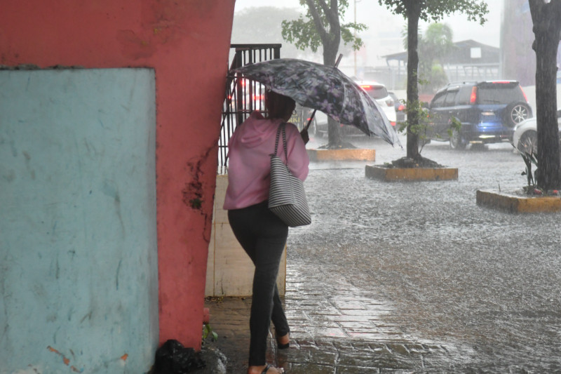 Onda tropical generará lluvias; temperaturas siguen calurosas