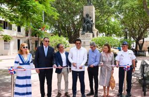 Turismo reinaugura el parque Duarte y reabre calle Mercedes Turismo reinaugura el parque Duarte y reabre calle Mercedes