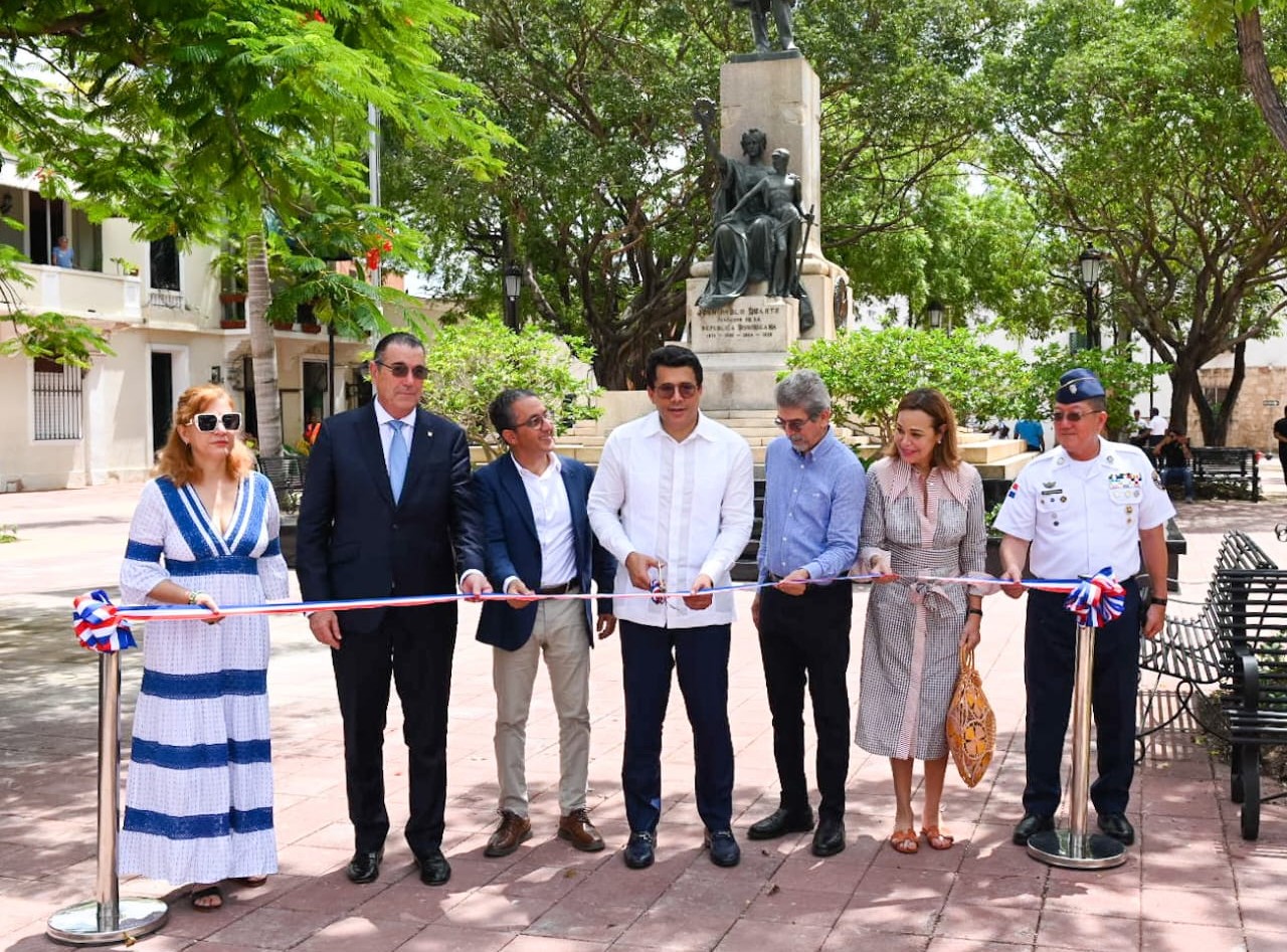 Collado reinaugura parque Duarte y reabre calle Las Mercedes Collado reinaugura parque Duarte y reabre calle Las Mercedes