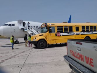 Llegan a Rep. Dominicana 102 deportados por Estados Unidos Llegan a Rep. Dominicana 102 deportados por Estados Unidos