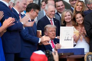 EEUU: Trump promulga su ley fiscal en Día de Independencia