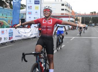 Flor Espiritusanto es campeona nacional ciclismo femenino Flor Espiritusanto es campeona nacional ciclismo femenino