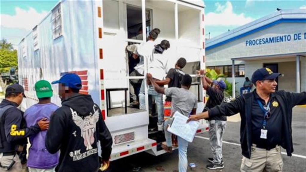 Imparable la deportación de haitianos desde Dominicana imagen