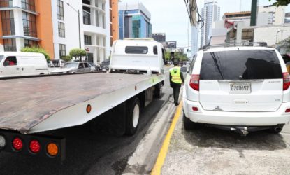 Conductores estacionen mal deberán pagar costos remolque