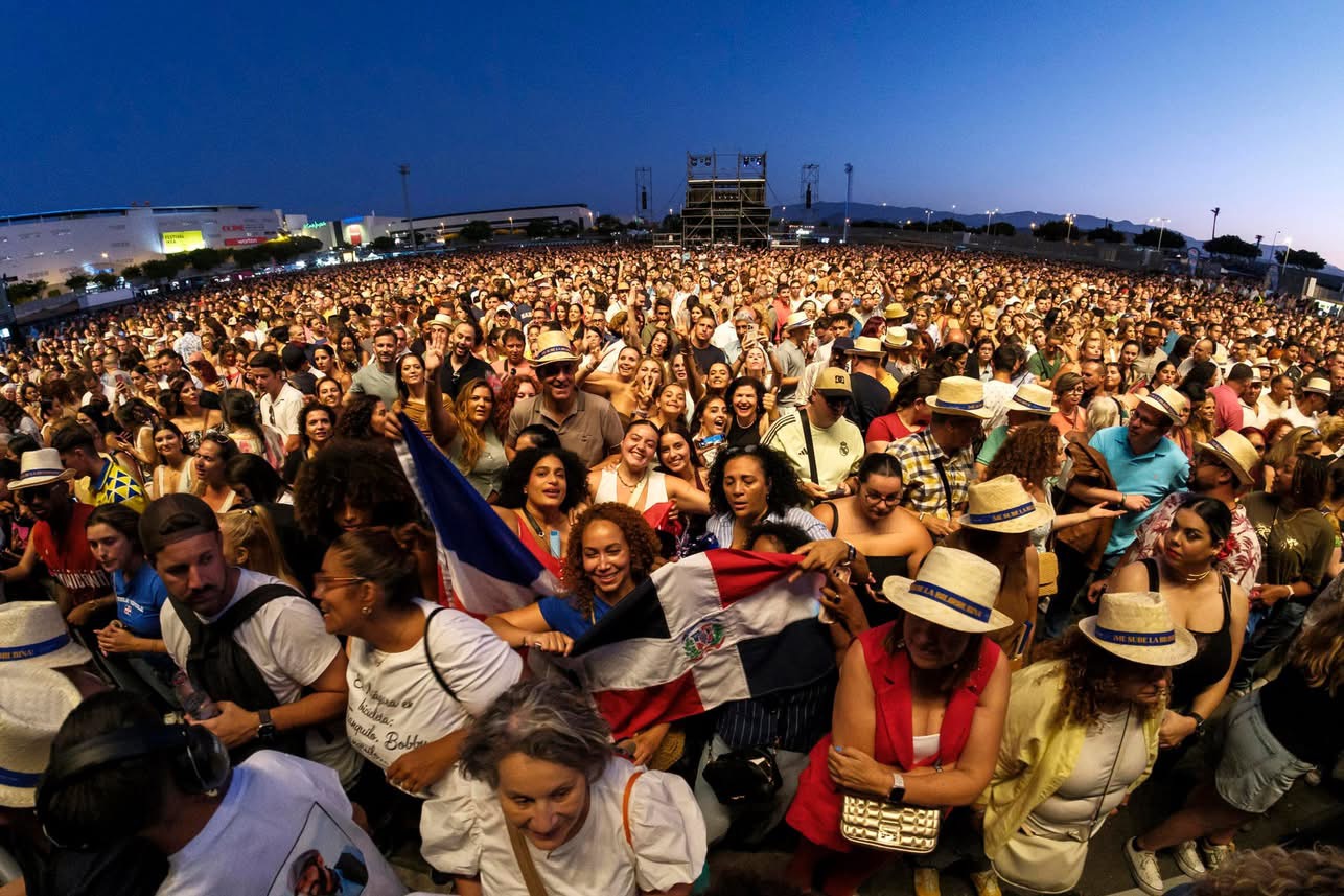 Juan Luis ofrece un apoteósico concierto en isla Gran Canaria imagen