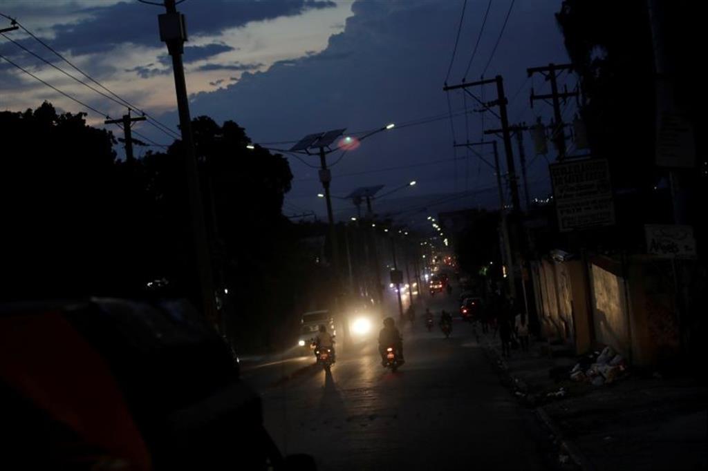 Capital de Haití lleva 43 días sin suministro de energía eléctrica Capital de Haití lleva 43 días sin suministro de energía eléctrica